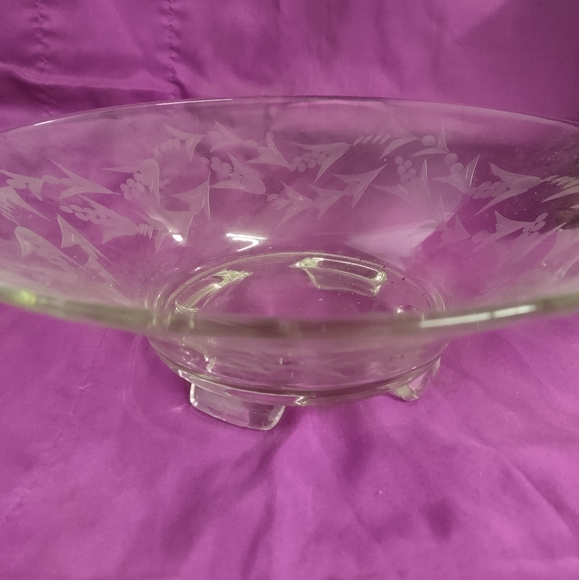 Etched Crystal 4 toed Bowl - Picture 2 of 3